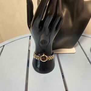 Pulsar V811-X025 Women’s Watch Gold Silver Tone Bracelet Black Dial Japan Quartz